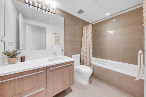 305-2707 Library Lane, North Vancouver, BC 