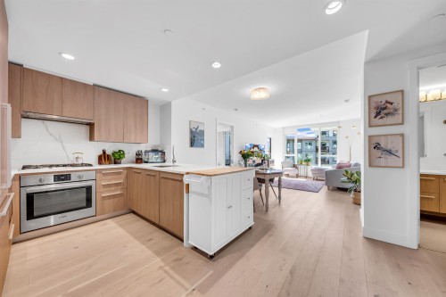 305-2707 Library Lane, North Vancouver, BC 