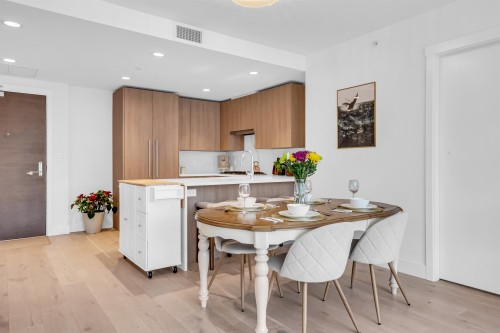 305-2707 Library Lane, North Vancouver, BC 