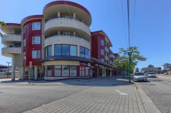 PH1-7738 Edmonds Street Burnaby, BC V3N 1B8