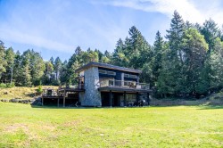 5582 Hooson Road Pender Island, BC V0N 2M1