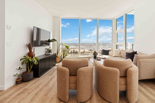 2508-680 Quayside Drive  New Westminster, BC V3M 0P2