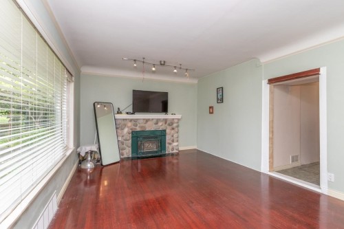 341 24Th Street W, North Vancouver, BC 