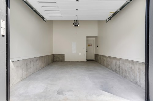 1005 Phare Crescent, Pemberton, BC - Indoor Photo Showing Garage