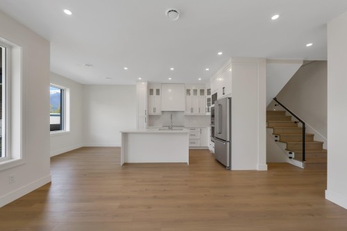 1005 Phare Crescent, Pemberton, BC - Indoor Photo Showing Kitchen