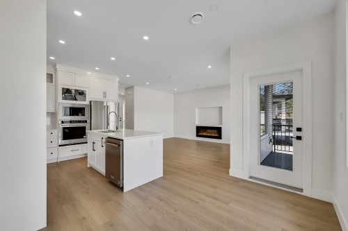 1005 Phare Crescent, Pemberton, BC - Indoor Photo Showing Kitchen With Upgraded Kitchen