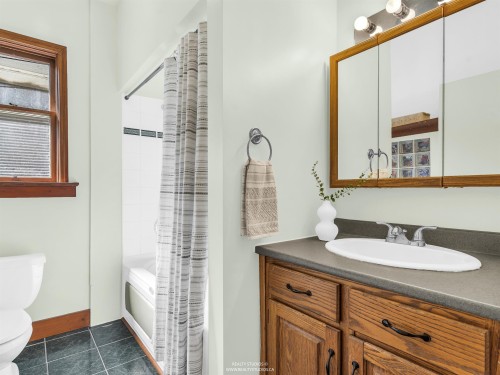 1756 7Th Avenue E, Vancouver, BC 