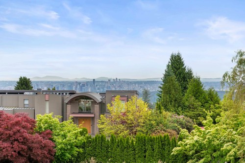 1075 Groveland Road, West Vancouver, BC 
