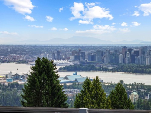 1075 Groveland Road, West Vancouver, BC 