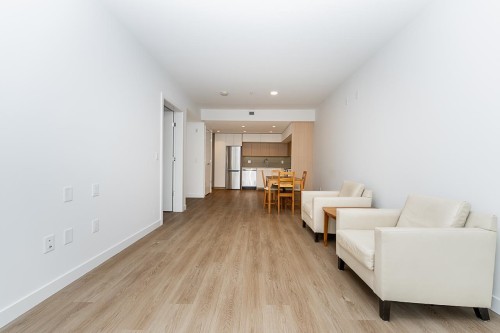 512-9888 University Crescent, Burnaby, BC - Indoor Photo Showing Living Room