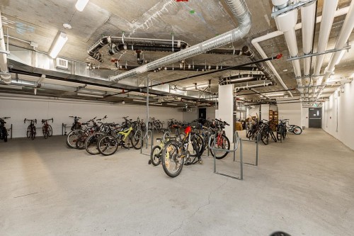 512-9888 University Crescent, Burnaby, BC - Indoor Photo Showing Garage