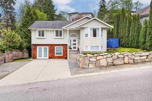 5830 Heron Place  Sechelt, BC V7Z 0R3