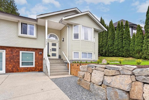 5830 Heron Place, Sechelt, BC 