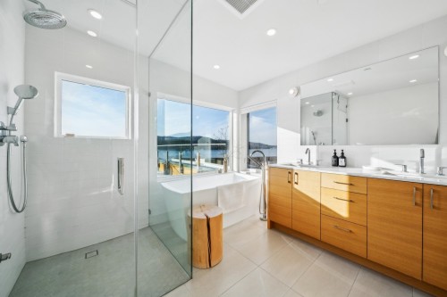 5577 Indian River Drive, North Vancouver, BC 