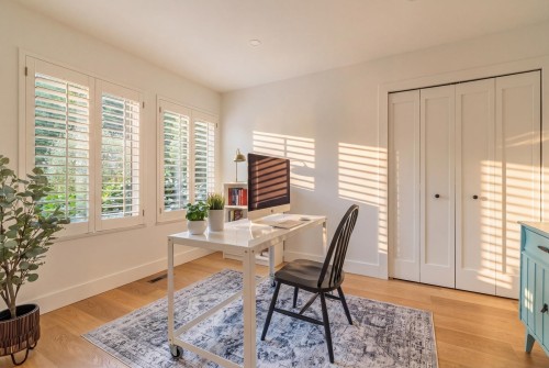 999 Canyon Boulevard, North Vancouver, BC 