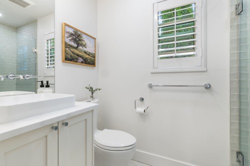 999 Canyon Boulevard, North Vancouver, BC 