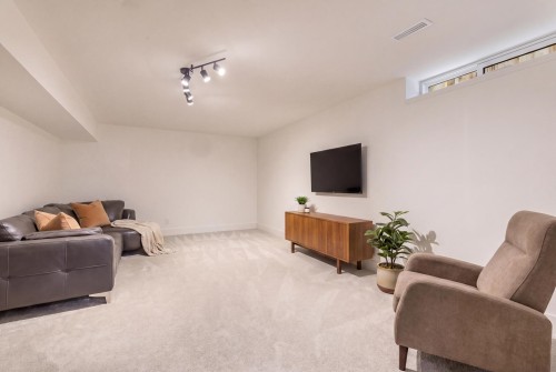 999 Canyon Boulevard, North Vancouver, BC 