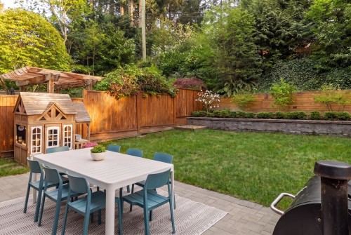 999 Canyon Boulevard, North Vancouver, BC 