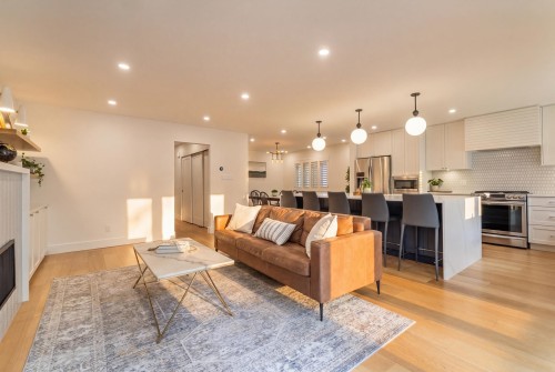 999 Canyon Boulevard, North Vancouver, BC 