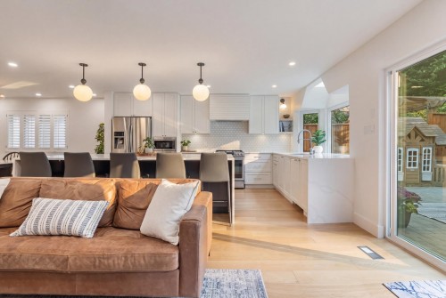 999 Canyon Boulevard, North Vancouver, BC 