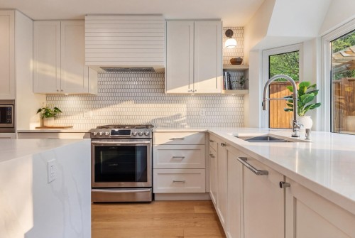 999 Canyon Boulevard, North Vancouver, BC 