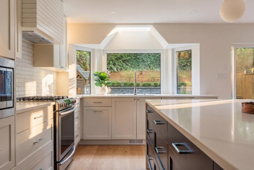 999 Canyon Boulevard, North Vancouver, BC 