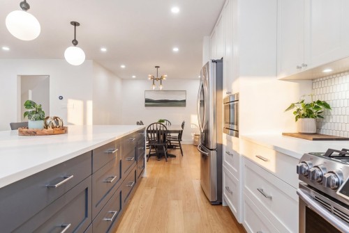 999 Canyon Boulevard, North Vancouver, BC 