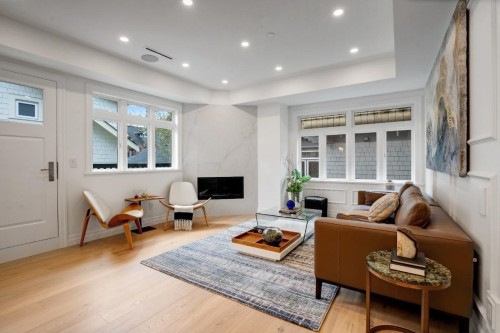 2012 15Th Avenue W, Vancouver, BC 