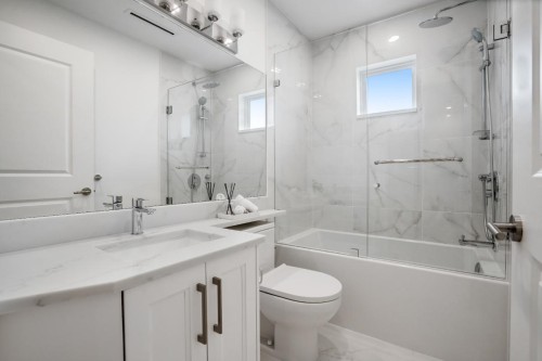 2012 15Th Avenue W, Vancouver, BC 