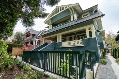 2012 15Th Avenue W, Vancouver, BC 