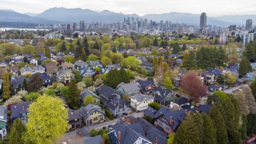 2012 15Th Avenue W, Vancouver, BC 