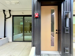 101 2810 Nanaimo Street Vancouver, BC V5N 0E3