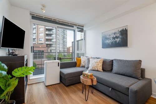 517-618 Abbott Street  Vancouver, BC V6B 0C1