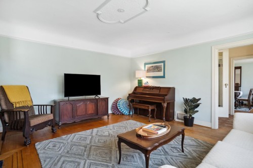 5962 Dunbar Street, Vancouver, BC 