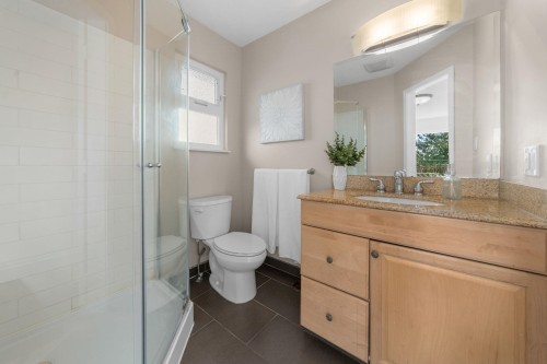 3300 Mahon Avenue, North Vancouver, BC 