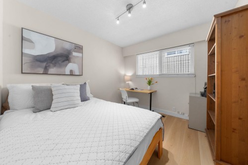 3300 Mahon Avenue, North Vancouver, BC 