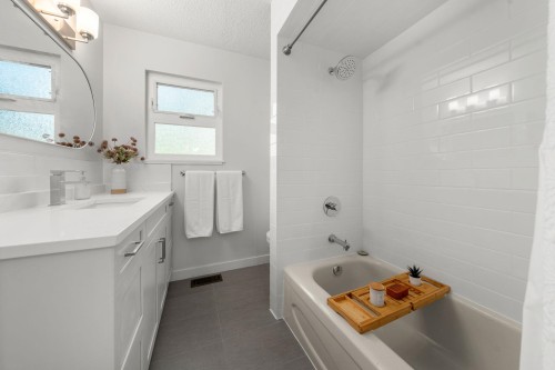 3300 Mahon Avenue, North Vancouver, BC 