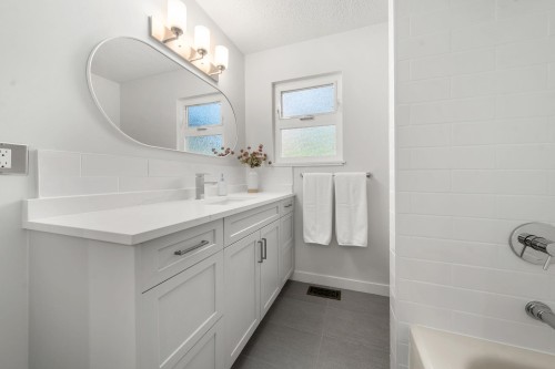 3300 Mahon Avenue, North Vancouver, BC 