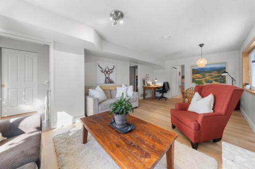 3300 Mahon Avenue, North Vancouver, BC 