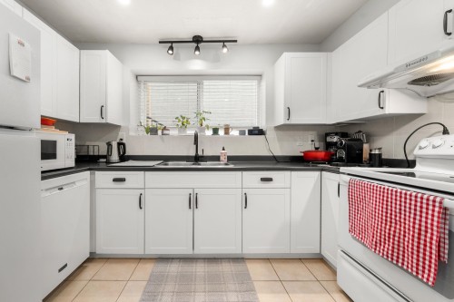 3300 Mahon Avenue, North Vancouver, BC 