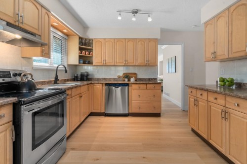 3300 Mahon Avenue, North Vancouver, BC 