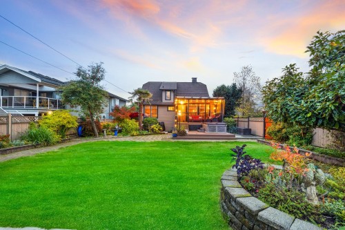 402 13th Street E North Vancouver, BC V7L 2M1