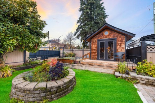 402 13Th Street E, North Vancouver, BC 
