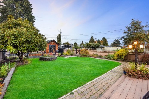 402 13Th Street E, North Vancouver, BC 