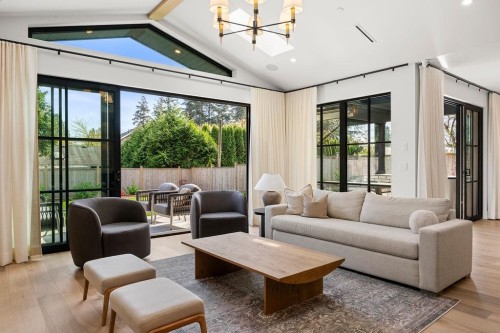 2392 Lawson Avenue, West Vancouver, BC 