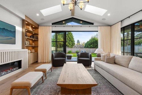2392 Lawson Avenue, West Vancouver, BC 