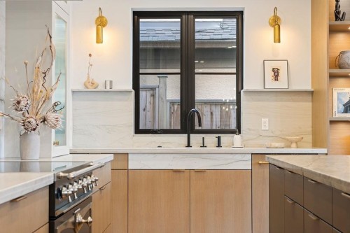 2392 Lawson Avenue, West Vancouver, BC 