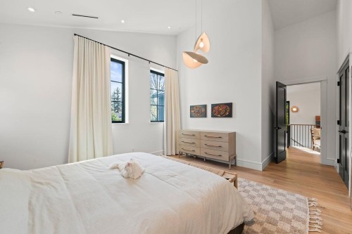 2392 Lawson Avenue, West Vancouver, BC 