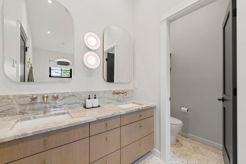 2392 Lawson Avenue, West Vancouver, BC 
