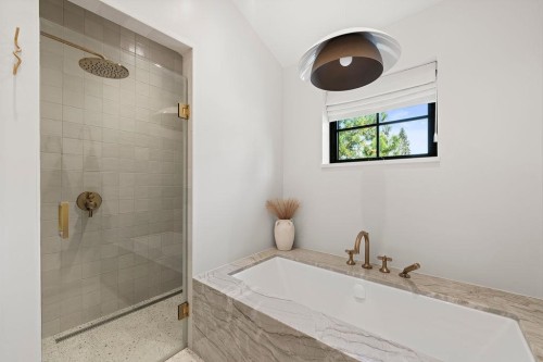 2392 Lawson Avenue, West Vancouver, BC 